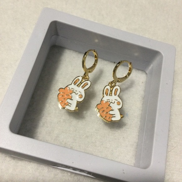 Laminated Gold Bunny Rabbit Dangle Earrings Gold Tone Lever Back Cute  Enamel - Picture 1 of 2